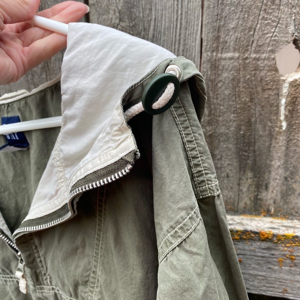 GAP windbreaker pullover - Picture 8 of 8